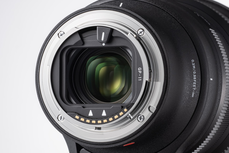 シートタイプのフィルターの装着が可能なリアフィルターホルダー。フィルターの脱落を防止するロック機構も備える