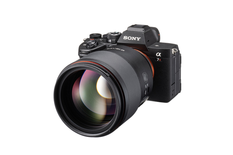 AF 135mm F1.8 FE（α7R IVに装着）