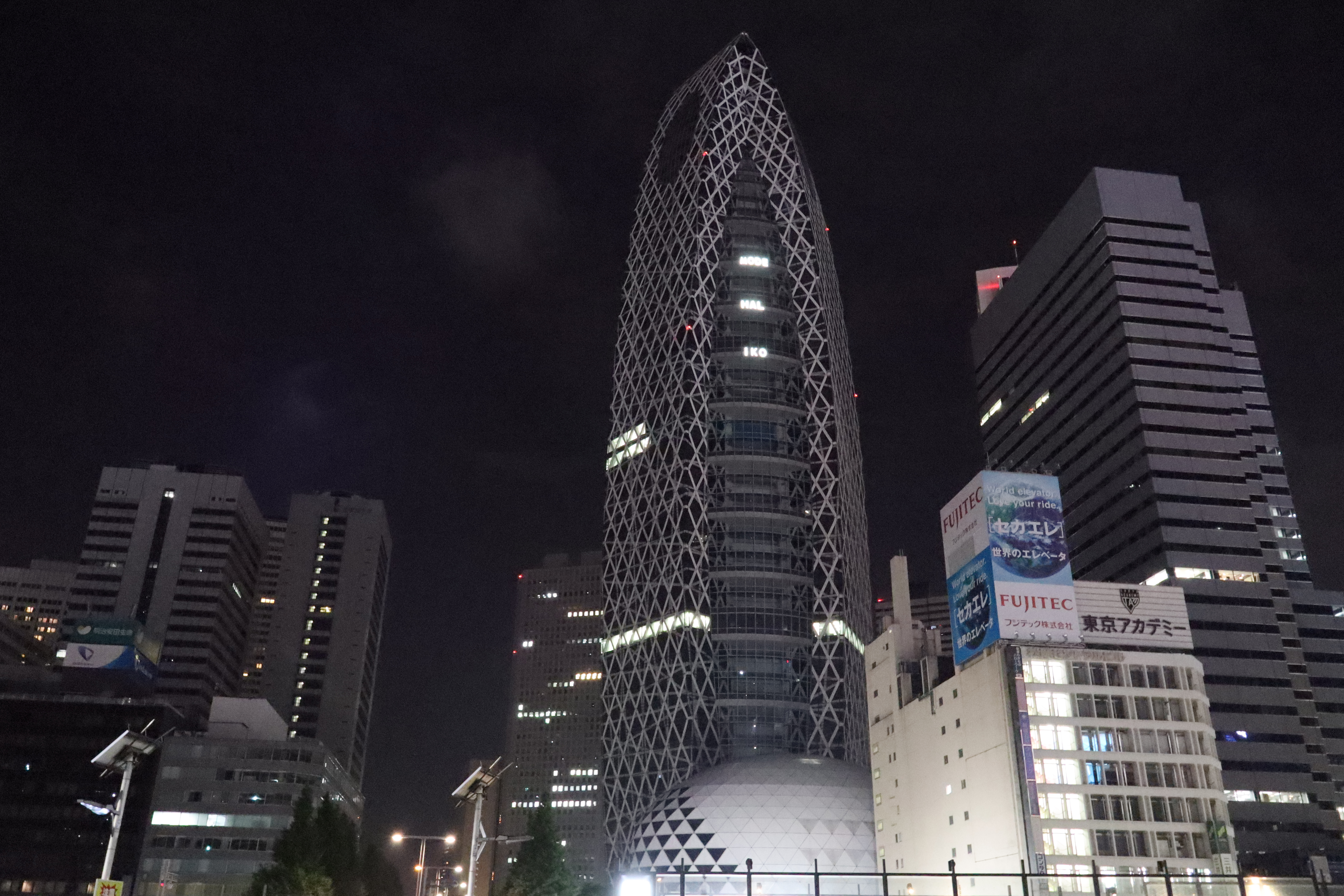 EOS R100／RF-S18-45mm F4.5-6.3 IS STM／35mm／絞り優先AE（F8、1/13秒、-0.3EV）／ISO 12800／WB：オート