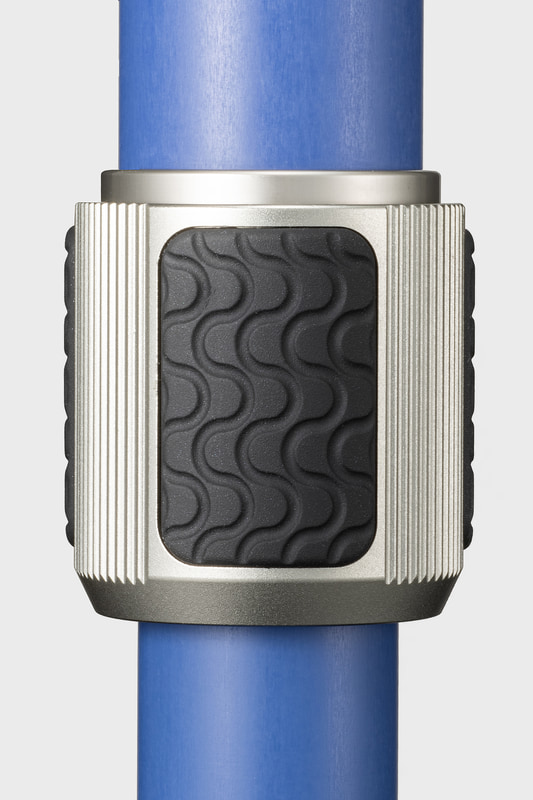 パイプ内部への水の侵入を防ぐ防水機構を採用しているので、天候やロケーションを選ばずに使用可能だ。また、ロックナット部分には、シリカゲルマットが装着されていて、ぬれた状態でも滑りにくく、しっかりとロックできる