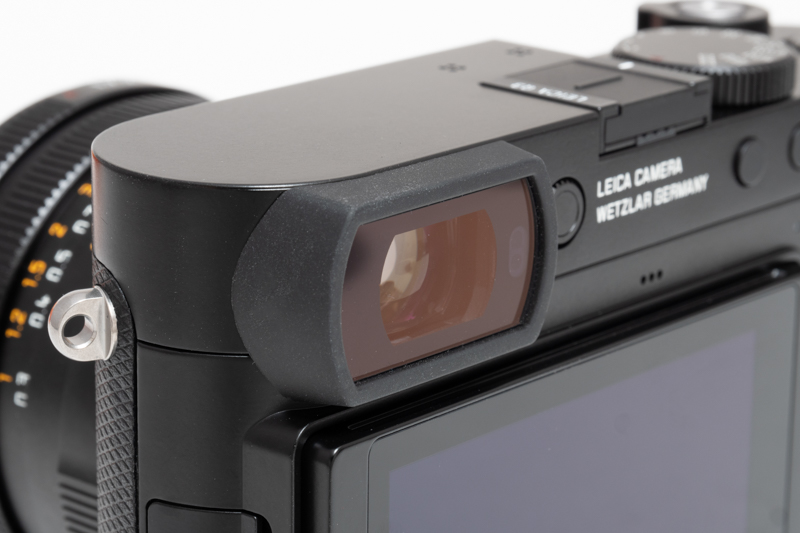 高精細になったファインダー。やはりコンパクトカメラといえども、ファインダーがあるとしっかり構えられて撮影しやすい