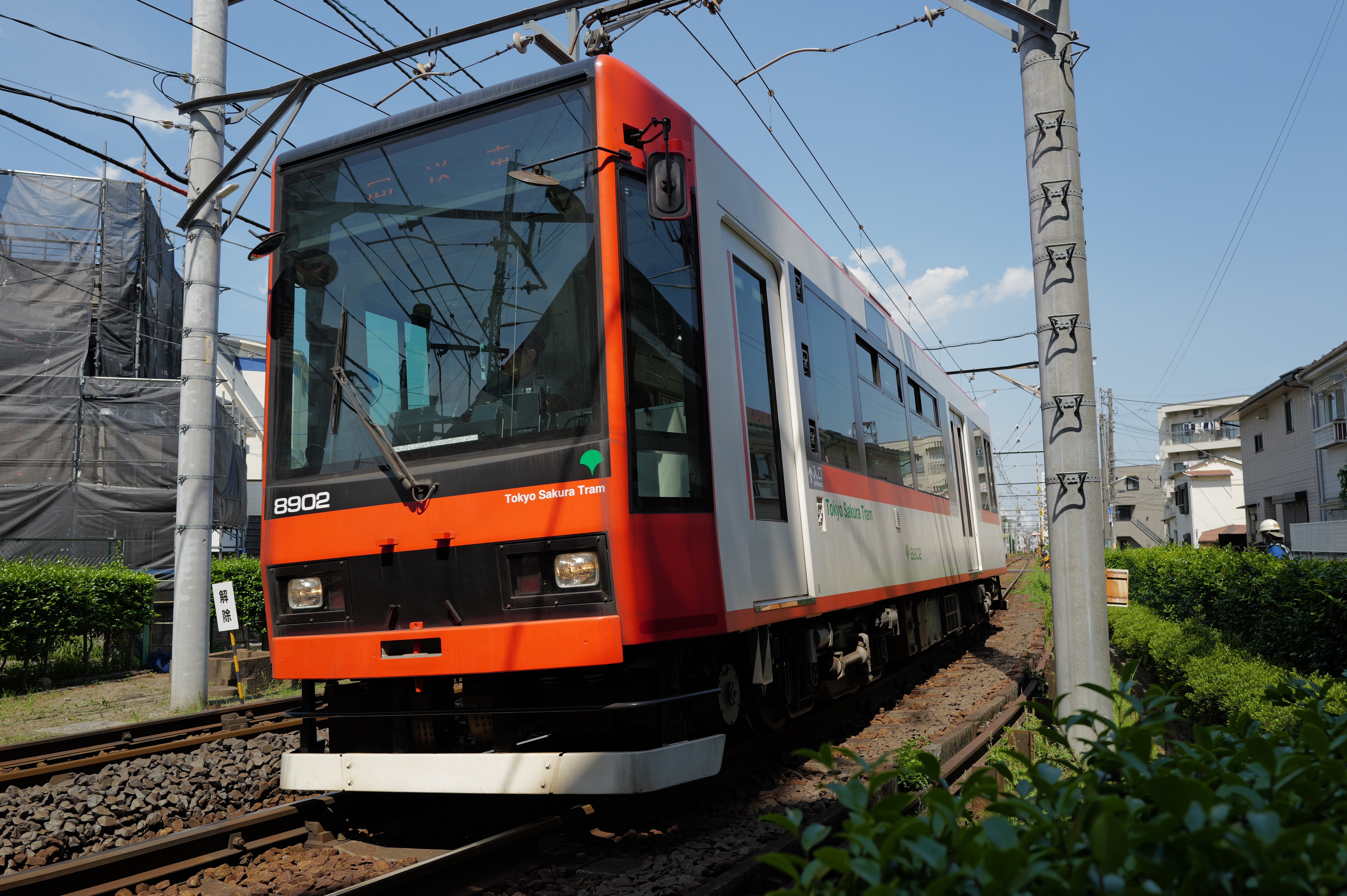 像面位相差AFが搭載された新しいAF。AFCとトラッキングで都電を狙うと、AFは途中で被写体を見失うこともなく、確実に車体を追尾した<br>ライカQ3／SUMMILUX f1.7/28mm ASPH.／マニュアル露出（F5・1/500秒）／ISO 100