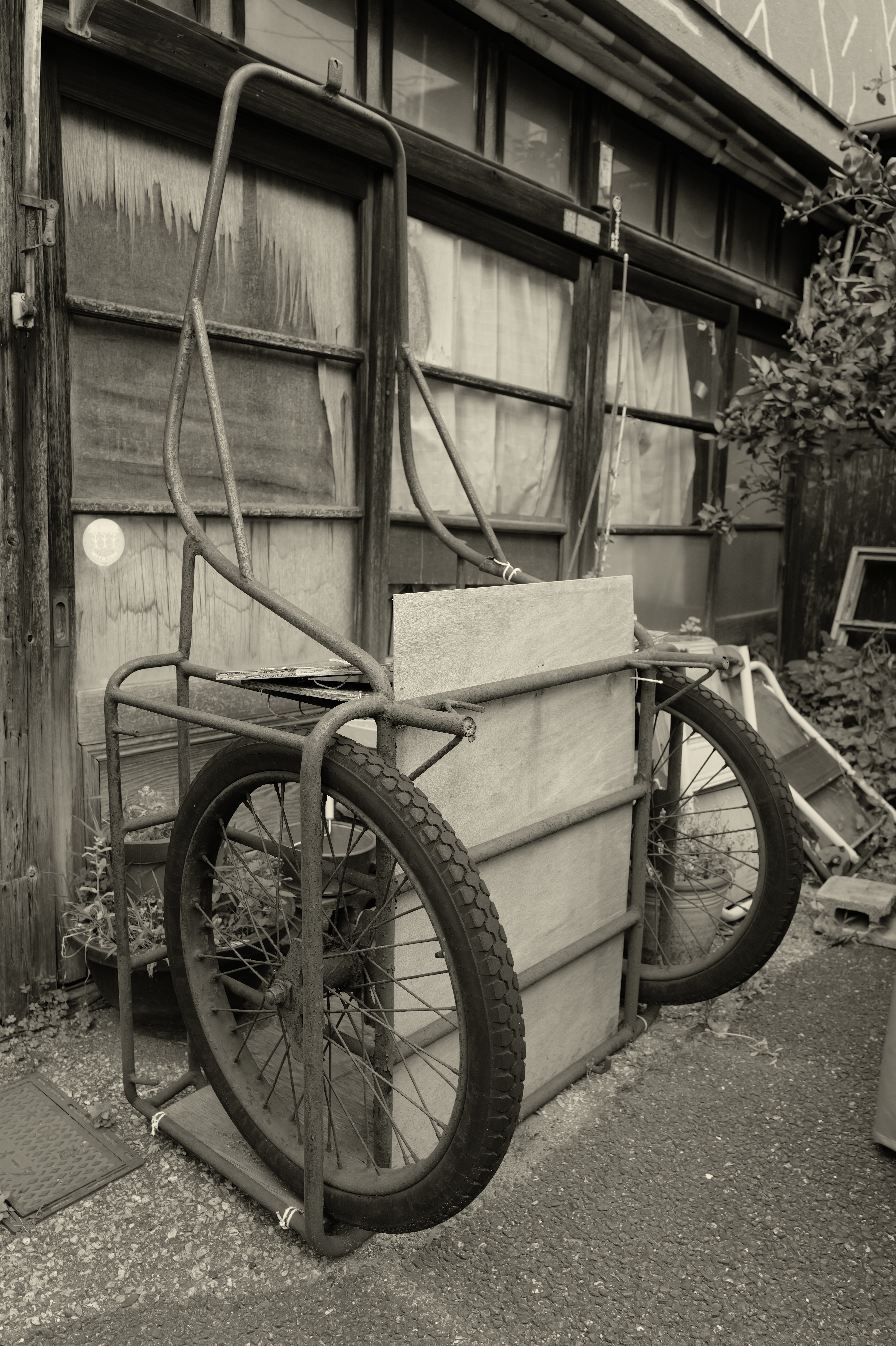 Leica LookのSepia。セピアは他社でも搭載する機種があるので、調色機能の中では親しみやすい。Leica Lookのセピアは色が濃すぎず、暖かい雰囲気が味わえる<br>ライカQ3／SUMMILUX f1.7/28mm ASPH.／絞り優先AE（F5・1/30秒）／ISO 100