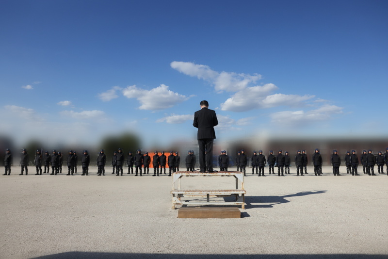 私がテント下の来賓席から撮影した1枚。特別機動警備隊は刑務所や拘置所、少年院などの矯正施設において、暴動、逃走、災害等の緊急対応が必要となる「非常事態」が発生した場合に、迅速かつ的確に対処するための部隊