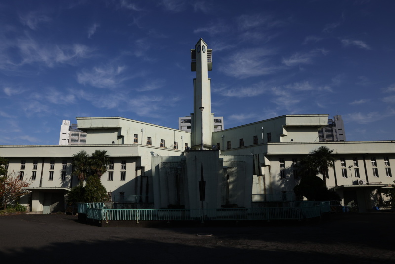 中心にそびえ立つのは監視塔。 キヤノンEOS R5 / RF24-70mm F2.8 L IS USM / 絞り優先AE（F8・1/4,000秒・-1.7EV）/ ISO 400