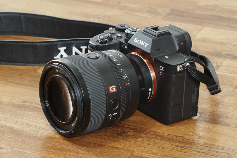 FE 50mm F1.2 GM（α7R Vに装着）