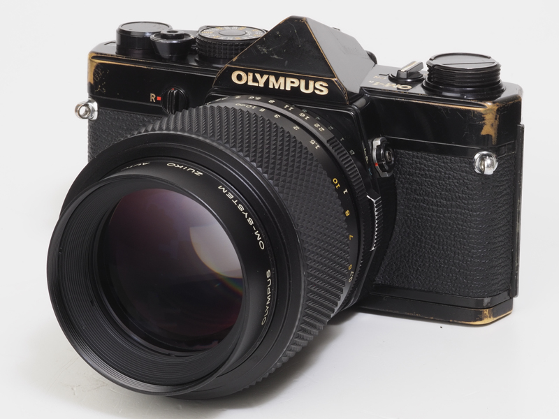 今も愛用しております。オリンパスOM-1N＋ズイコーマクロ90mm F2ですね。正直大きめでありますが、許してしまうほどの魅力が今もあります