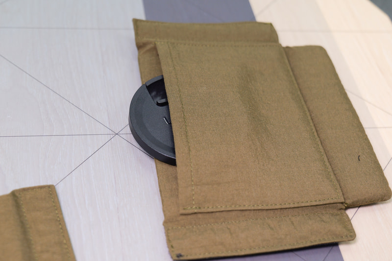 大サイズにはポケットを備えている