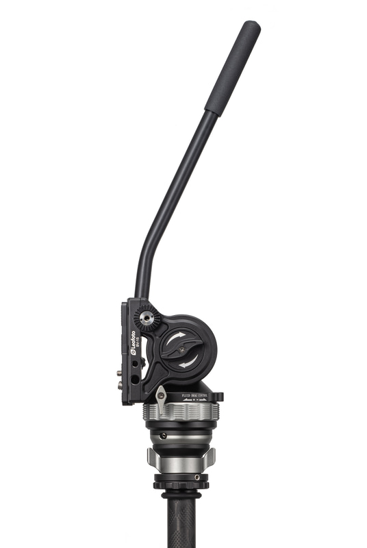 チルト角は下方向に最大90°、上方向に最大75°になる。パン操作は360°対応する