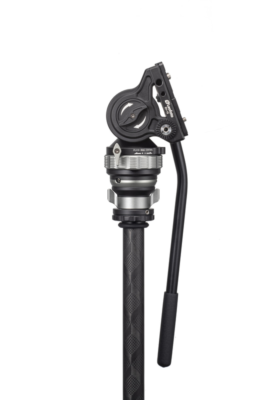 チルト角は下方向に最大90°、上方向に最大75°になる。パン操作は360°対応する