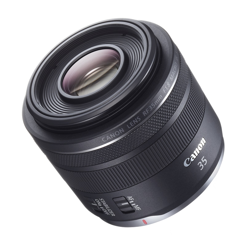 【価格】7万7,000円　<span class="fnt-90">※キャノンオンラインショップでの税込価格</span><br>　<br>【SPECIFICATION】<br>レンズ構成：9群11枚<br>絞り羽根枚数：9枚（円形絞り）<br>最小絞り：F22<br>最短撮影距離：0.17m<br>最大撮影倍率：0.5倍<br>フィルター径：52mm<br>外形寸法（最大径×全長）：約φ74.4×62.8mm<br>質量：約305g