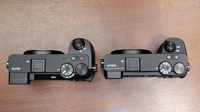 α6700（左）、α6600（右）