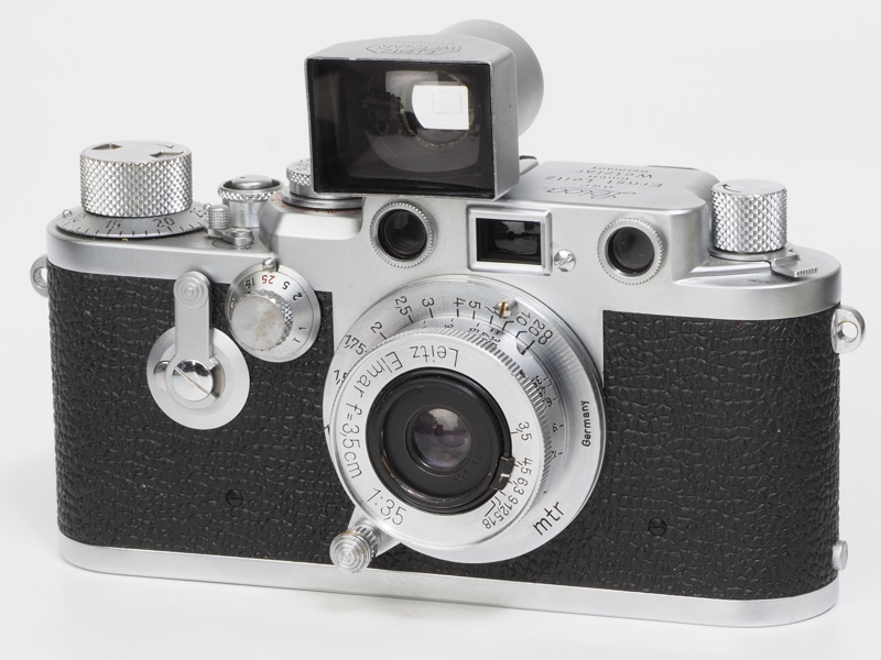 ライカIIIfに装着。この組み合わせは好きですね。Mシリーズライカにつけた時のようなムリヤリ感がありません。でもIIIfは1950年に発売だから、本来はIIIcあたりに装着するのが筋なのかもしれませんね