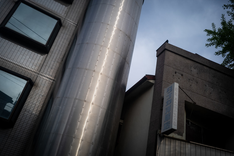 鈍い光の当たったステンレスが魅力で、どのように写るか試してみたのですが、光の拾い方がとてもいいと思います。ハイライトの再現に個性がありますね<br>ライカM10-P／Elmar 3.5cm F3.5／絞り優先AE（F6.3・1/1,000秒）／ISO 400