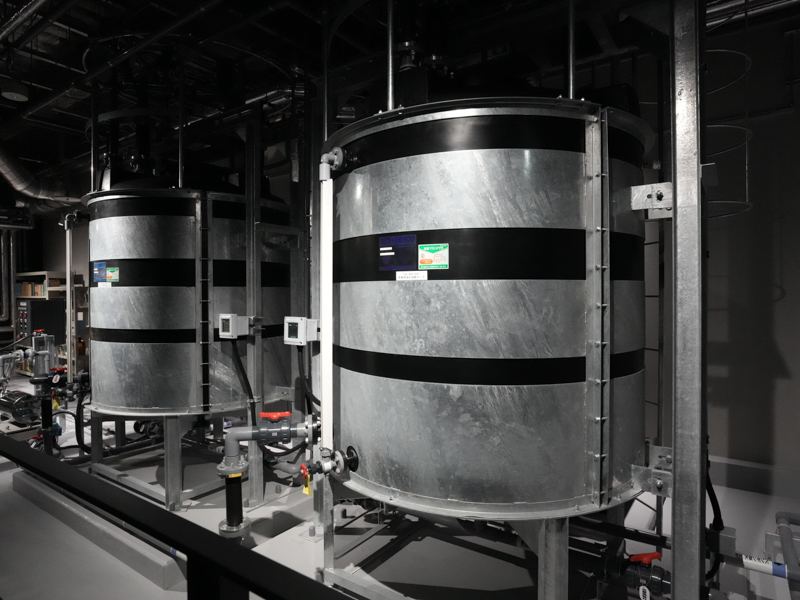 人工海水を製造するプラント。4階から館内の展示水槽に送っている