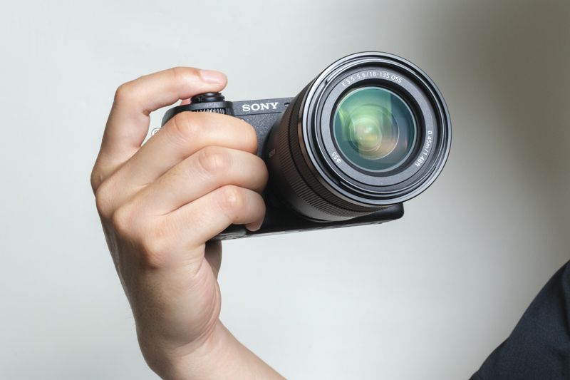 手の大きな人でも握りやすいグリップ形状