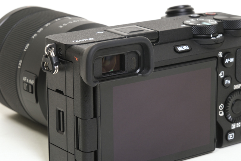 アイカップ形状が横に長くなった