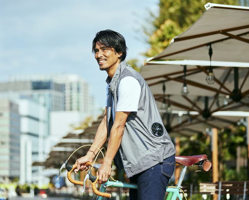 AR22202／空調服 ベスト（税込1万2,980円）モデル：中澤佑二（元日本代表プロサッカー選手）