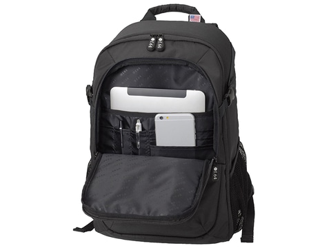 f64、60-600mmレンズをボディに付けたまま収納できるバックパック