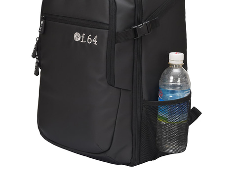 f64、60-600mmレンズをボディに付けたまま収納できるバックパック