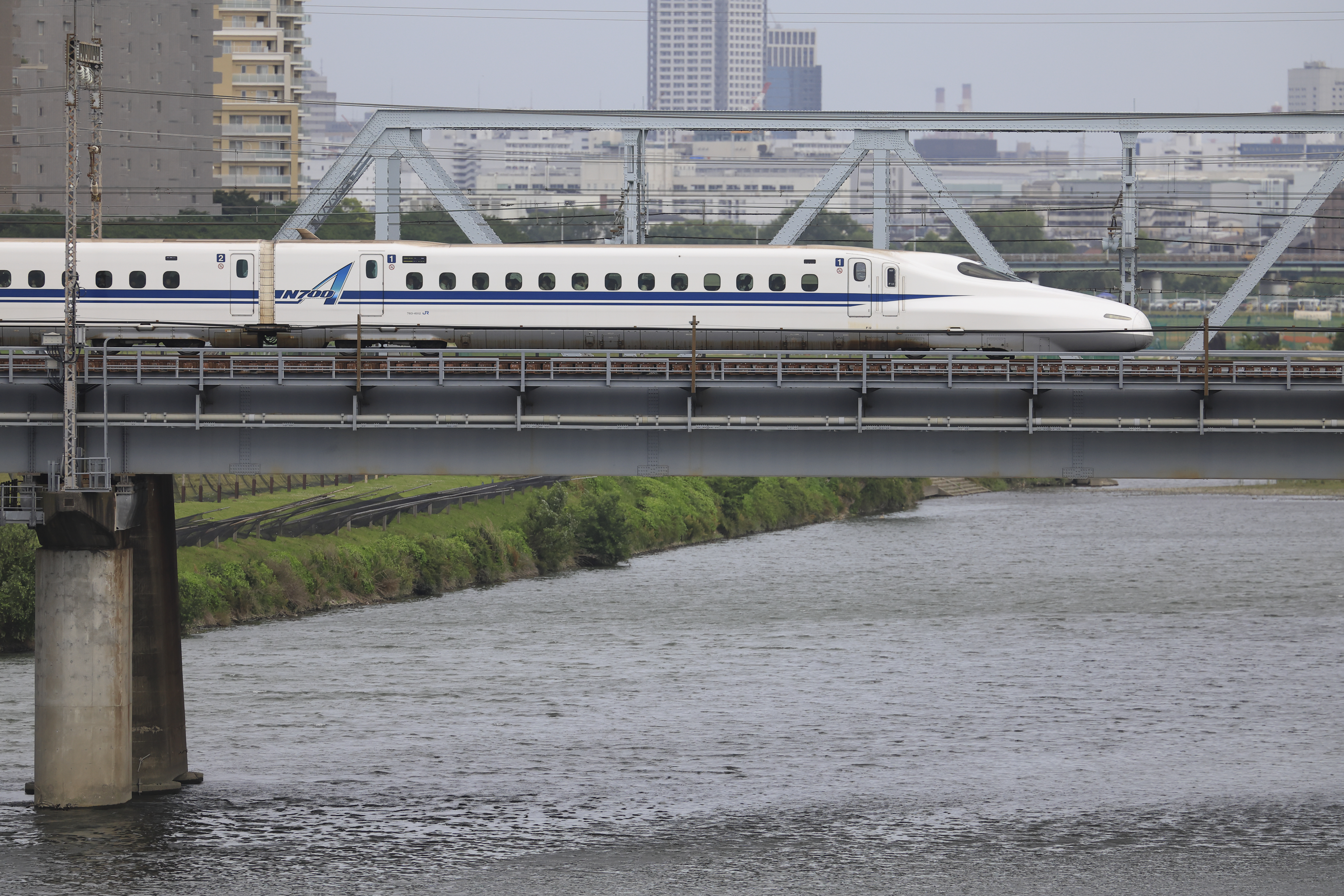 EOS R3／RF100-300mm F2.8 L IS USM + EXTENDER RF1.4×／420mm／マニュアル露出（1/5,000秒、F4.0）／ISO 800