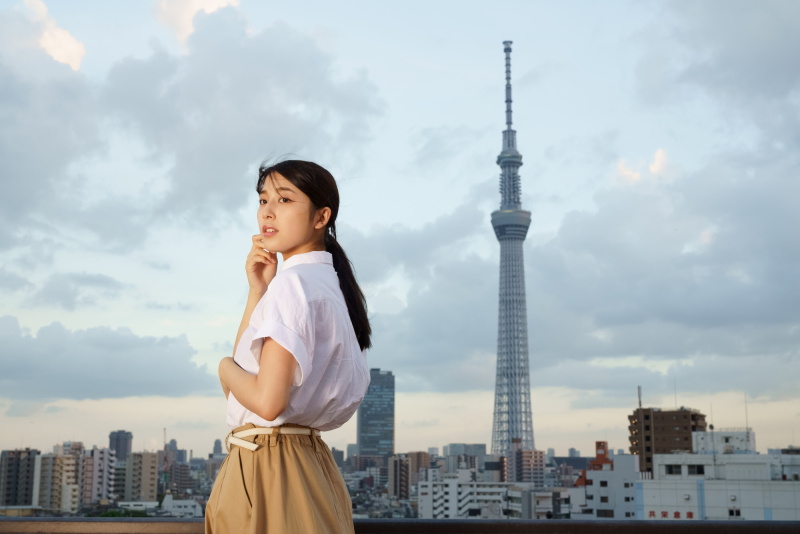 段々と日が落ちてきた。点灯前のスカイツリーと、空模様と。撮れる写真を撮っておく