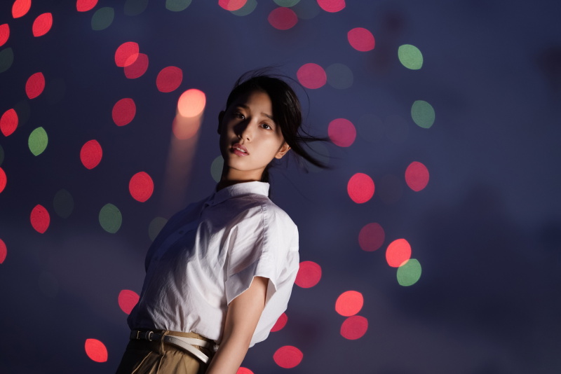 19時半、花火が上がり始めた。ソニーα7R III / FE 70-200mm F2.8 GM OSS / 絞り優先AE（F2.8・1/100秒・露出補正なし）/ ISO 400