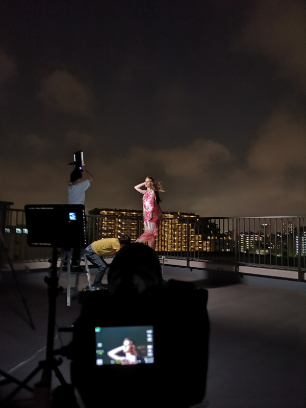 ライティング用のLEDと手元を照らすLED（光量は25％に抑えている）を用意した