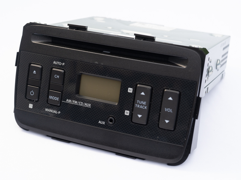 取り外した純正オーディオ