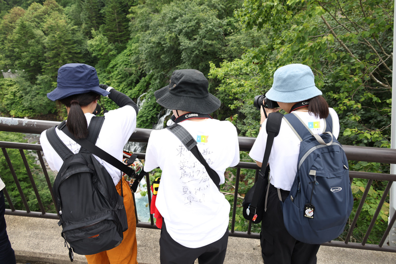 美瑛町で撮影する選手たち