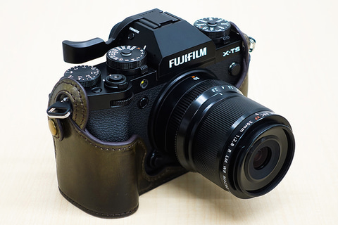 KAZA、FUJIFILM X-T5用のレザーハーフケース - デジカメ Watch