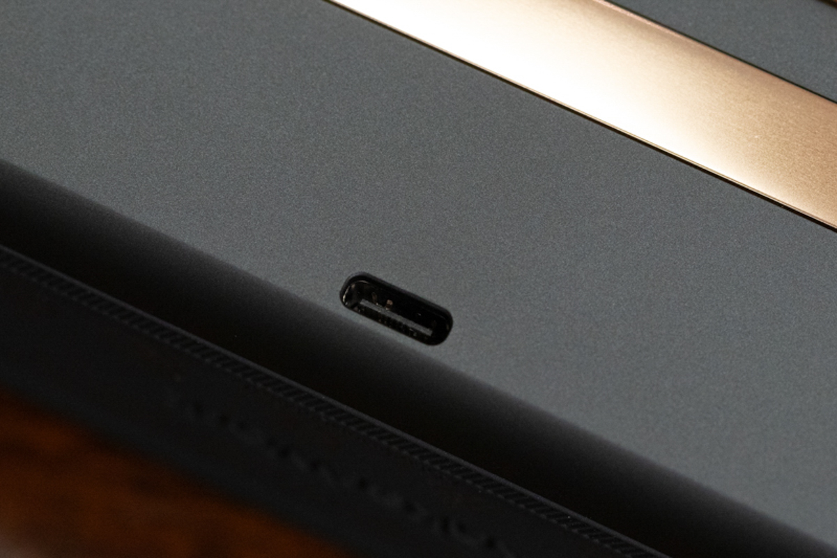 ケースには充電用のUSB Type-C端子がある