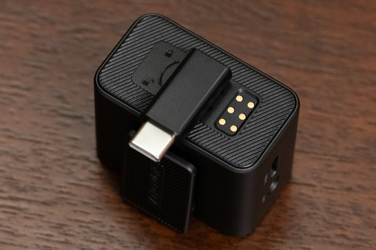 USB Type-Cアダプターを付けたところ