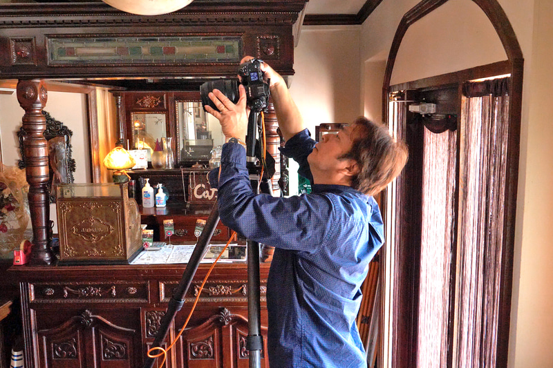 全伸長2,135mmのLM-404CLと組み合わせることで、アイレベルを超えたカメラポジションでもじっくりと構図の調整が可能だ