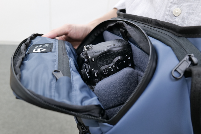 レンズを横向きにすると収まる