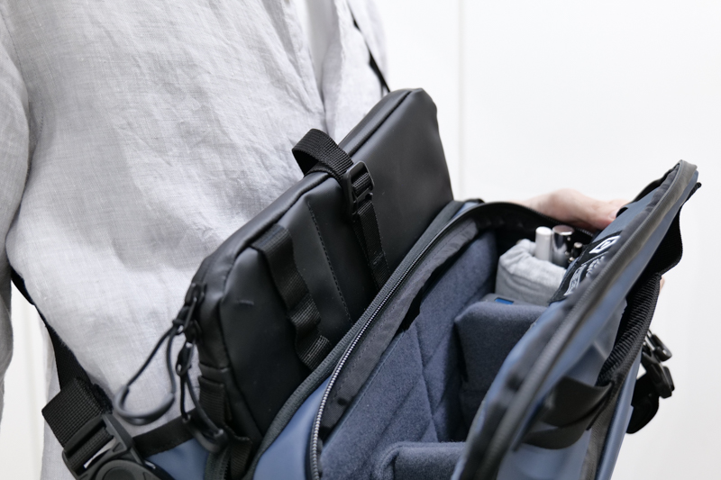 そのおかげもあり、PCケースを差し込んだままでもカメラ収納部へのアクセス性が担保される