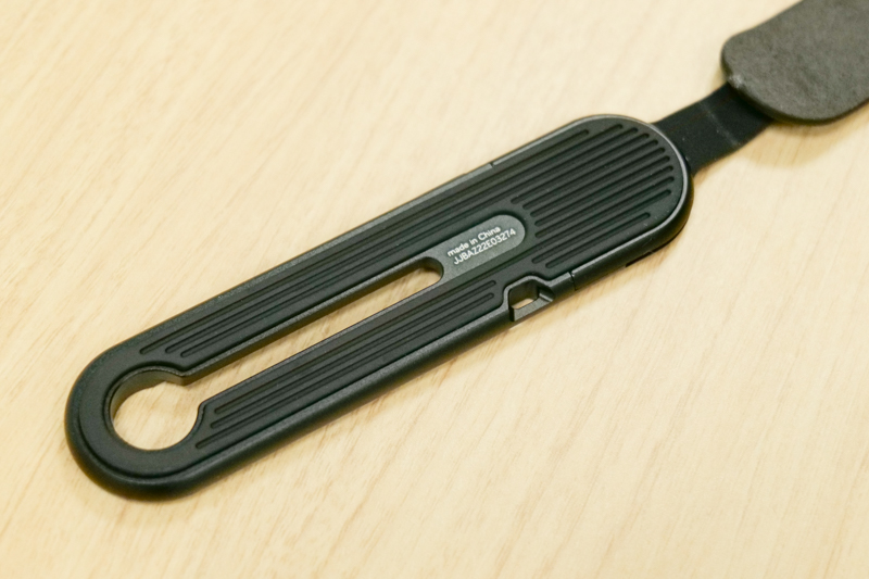 Iプレートのカメラ底面と接する側。滑り止めが備わっている