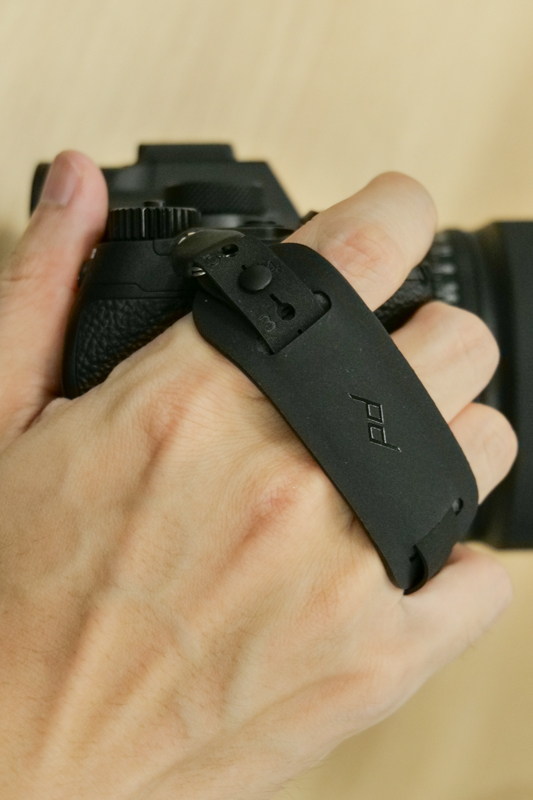 先端部分をスリットに差し込んで完成