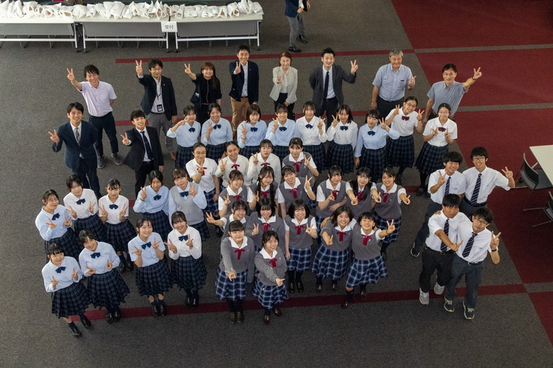 参加者と関係者の記念撮影