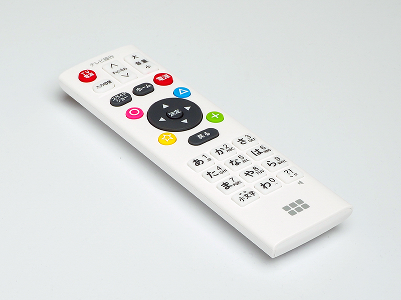 Bluetooth＆赤外線対応のリモコン。トグル方式のキーボタンは用意されている