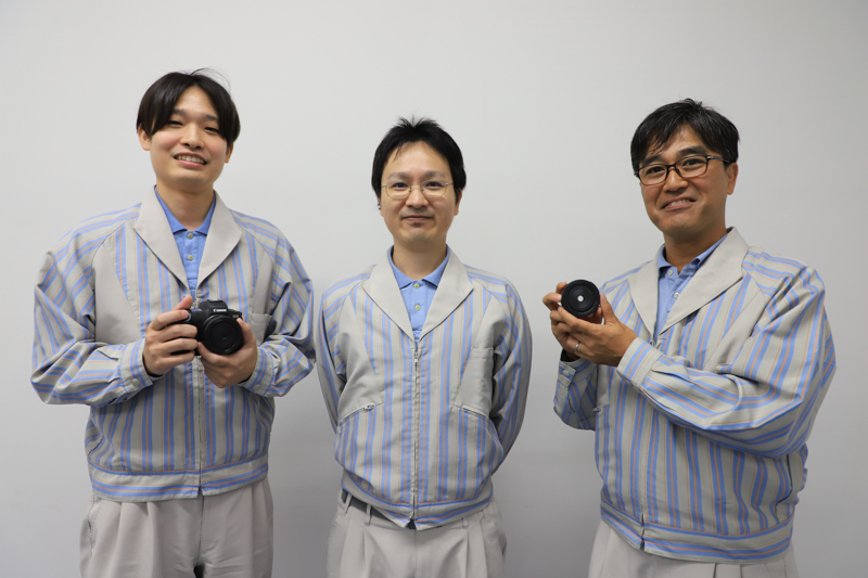 宇都宮事業所より（左から）<br>・イメージコミュニケーション事業部 ICB光学統括部門 ICB光学開発センター 中道貴仁氏<br>・イメージコミュニケーション事業部 ICB光学統括部門 光学技術統括開発センター 森丈大氏<br>・イメージコミュニケーション事業部 ICB光学統括部門 ICB光学開発センター 主任研究員 加藤雄一郎氏