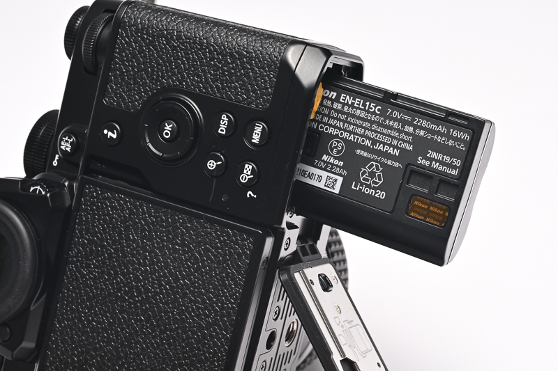 バッテリーはEN-EL15cを採用