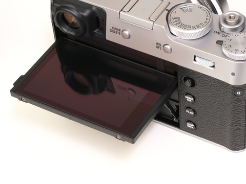 赤城耕一の「アカギカメラ」 第76回：X100Vに見つけた“愛され