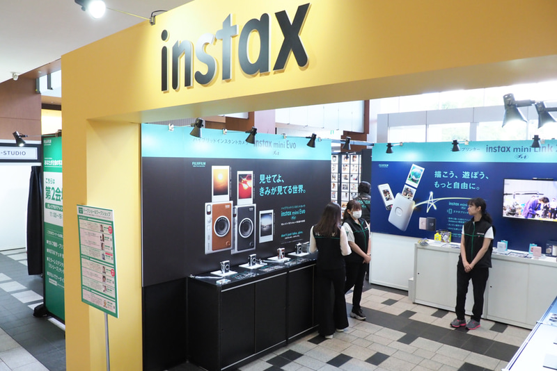 INSTAX“チェキ”やミラーレスカメラなどの体験スペースも