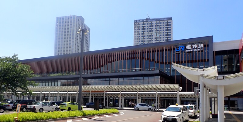 デザインコンセプト：太古から未来へ～悠久の歴史と自然がみえる駅～<br>デザインイメージ：悠久の歴史を未来へつなぐシンボルゲートとなる駅