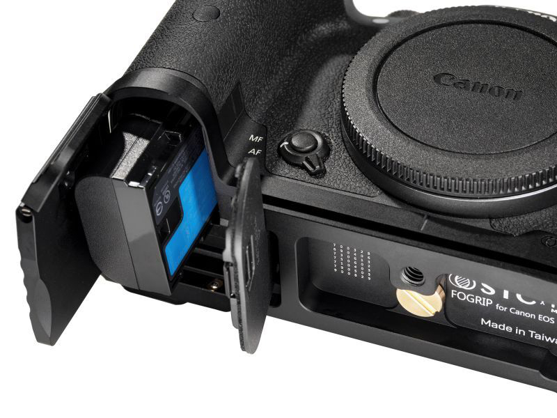 バッテリー開口部