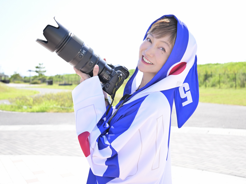 ブルーインパルスの展示飛行は全国北から順に展開されるので、東京在住の筆者がブルーインパルスを撮影するのは秋以降が多いのですが、今回は初の8月の真夏日での撮影でした