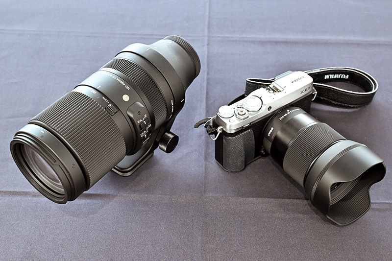 新発売の「100-400mm F5-6.3 DG DN OS | C」（左）と「23mm F1.4 DC DN｜C」（右）