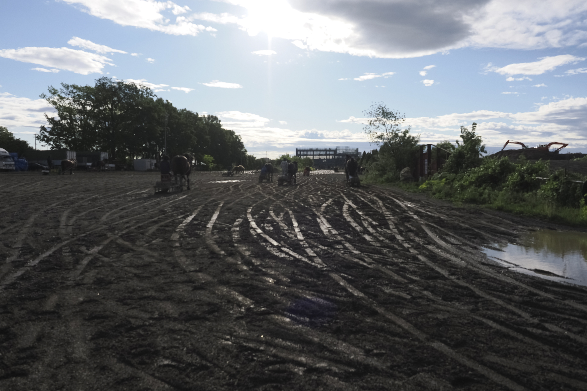 工事中の様子が写るのもまた歴史だ