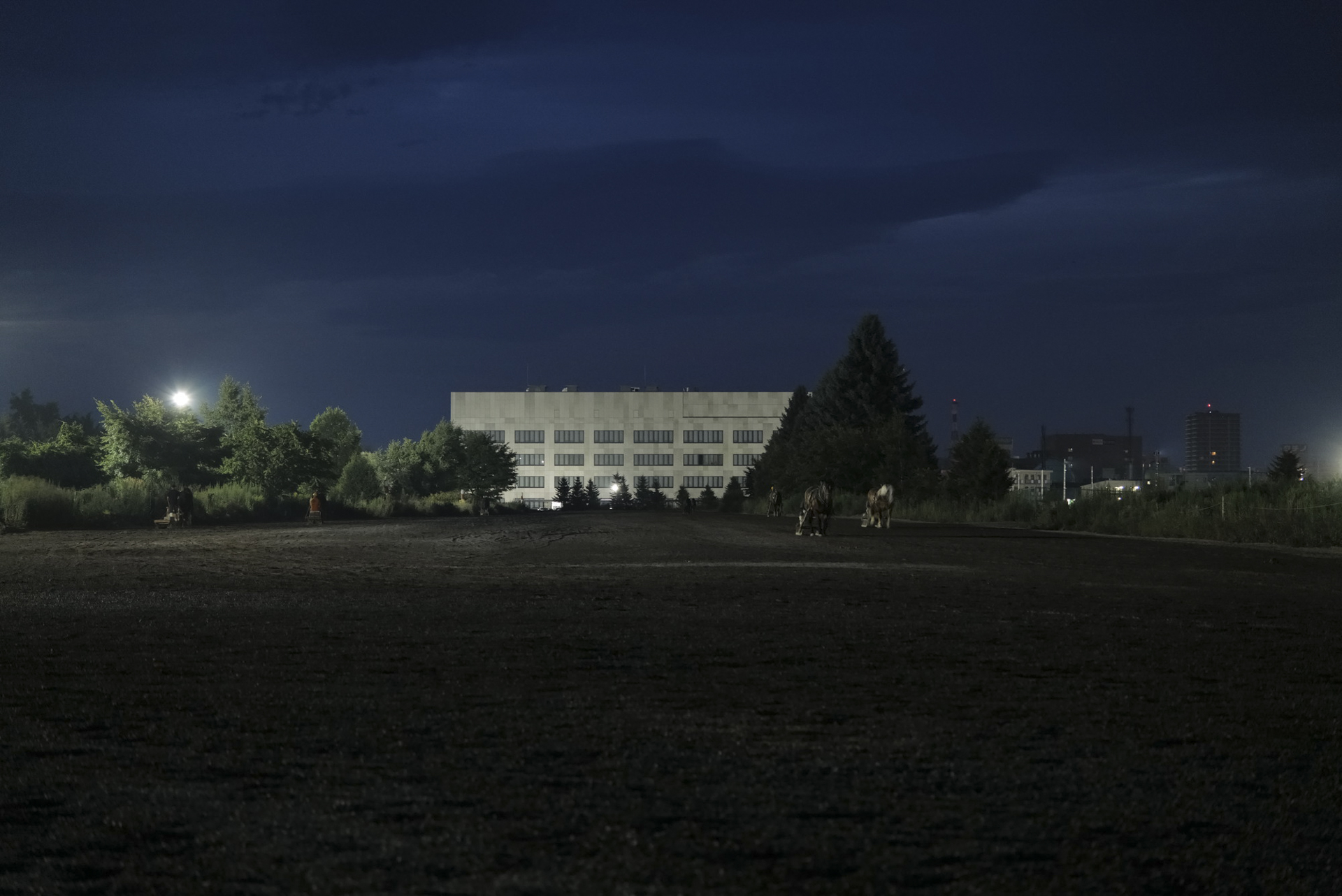 外観は上空から見た十勝の畑を模している